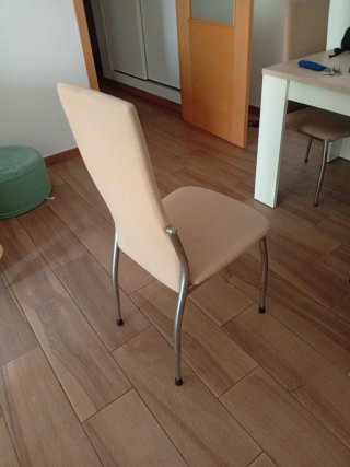 Juego de 6 sillas beige y plateadas