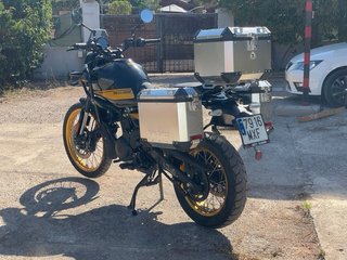 Royal Enfield Himalayan 450 Negra/Dorada