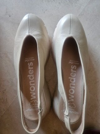 Zapatos Wonders Talla 38 Color Crema