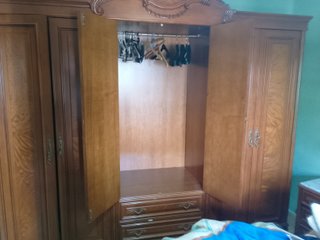 Armario de madera con 6 puertas y espejos