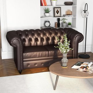 Sofá 2 Plazas Estilo Chesterfield en Piel Sintética, Sofá de Salón Acolchado con Brazos y Espuma Gruesa, Sofá con Patas de Madera de Caucho para Salón y Oficina, Marrón