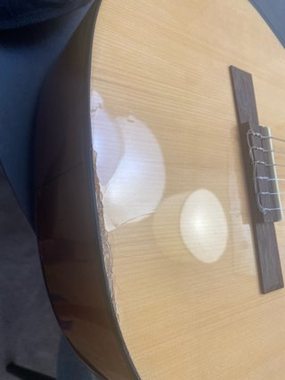 Guitarra Clásica con Funda, precio negociable