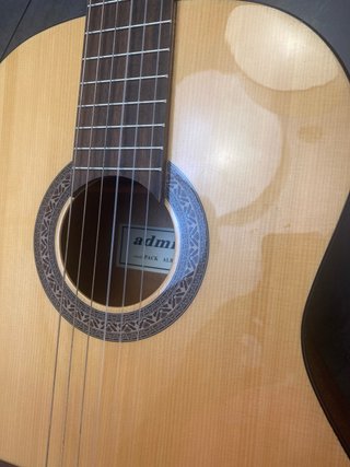 Guitarra Clásica con Funda, precio negociable