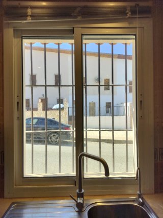 Ventana corredera de aluminio blanco