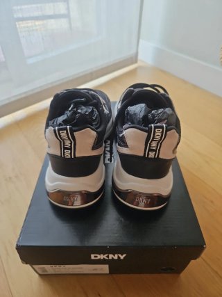 Zapatillas DKNY Negras y Doradas