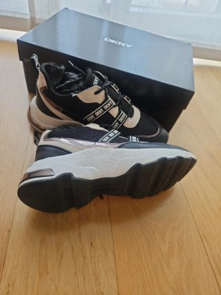 Zapatillas DKNY Negras y Doradas