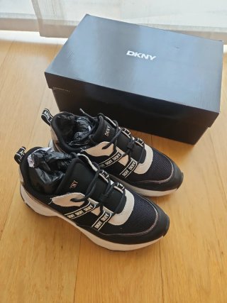 Zapatillas DKNY Negras y Doradas