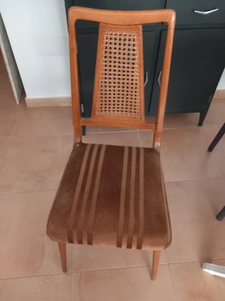 Sillas de ratán con asiento de terciopelo