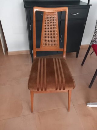 Sillas de ratán con asiento de terciopelo