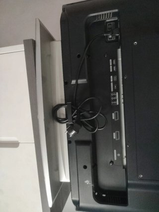 Televisor AIRIS 32 Negro y Plata