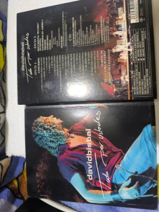 Firma de David Bisbal en la portada del álbum Todo