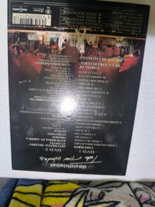 Firma de David Bisbal en la portada del álbum Todo