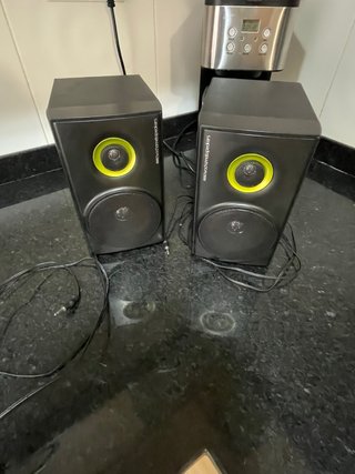 Altavoces negros para equipo de musica