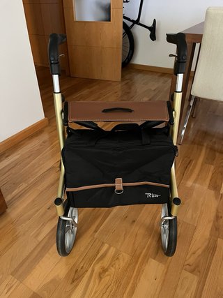 Andador para personas mayores.