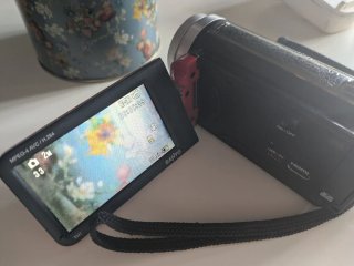 Videocámara Sanyo Xacti VPC-TH1 HD Zoom 30x (Y2K)