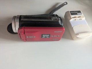 Videocámara Sanyo Xacti VPC-TH1 HD Zoom 30x (Y2K)