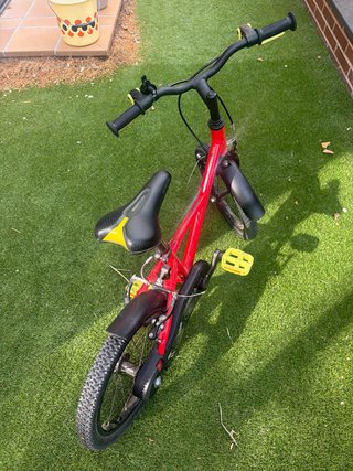Bicicleta infantil roja