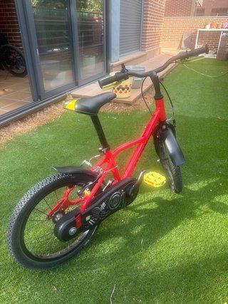 Bicicleta infantil roja