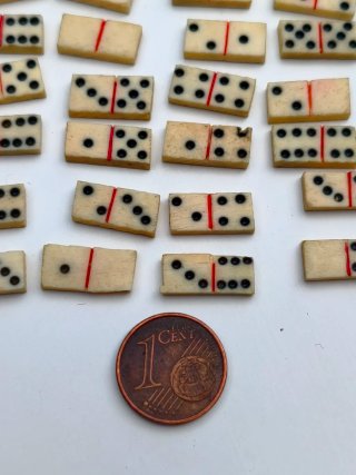 Antiguo Mini dominó artesanal de hueso