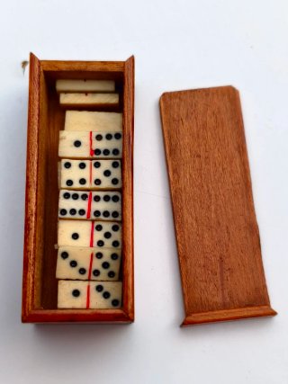 Antiguo Mini dominó artesanal de hueso
