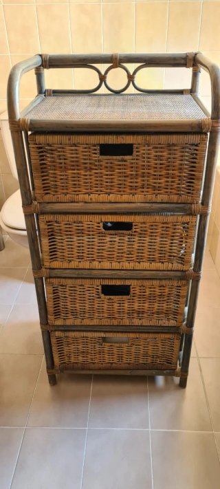 Cajonera de mimbre y madera