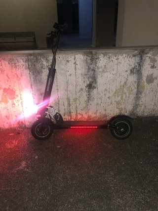 Patinete eléctrico SUNNIGOO con luces