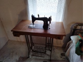 Máquina de coser Refrey antigua
