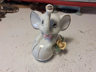 Figura Elefante Porcelana Blanco y Dorado