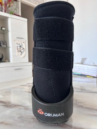 Bota ortopédica negra ajustable
