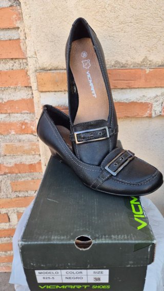 Zapatos Vicmart Negros Talla 38