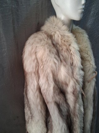 Cappotto in pelliccia beige e grigio