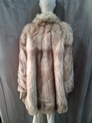 Cappotto in pelliccia beige e grigio