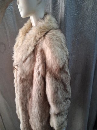 Cappotto in pelliccia beige e grigio