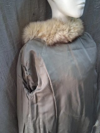 Cappotto in pelliccia beige e grigio