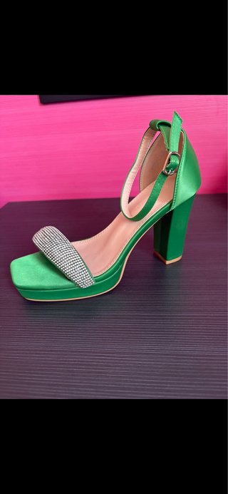 Sandalias de tacón verdes talla 36 Nuevas
