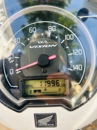 Honda Vision Blanca Scooter