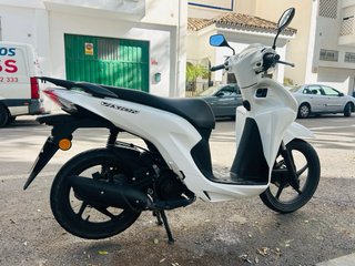 Honda Vision Blanca Scooter