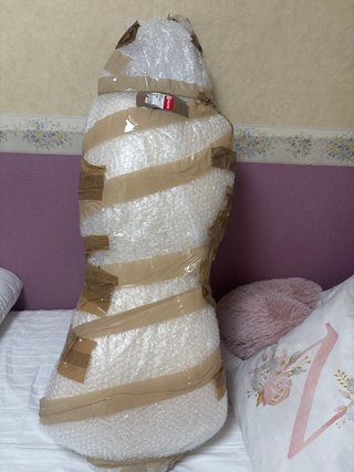 Maniquí de madera y beige