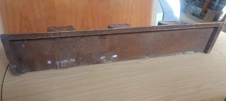 Percha antigua de madera tallada
