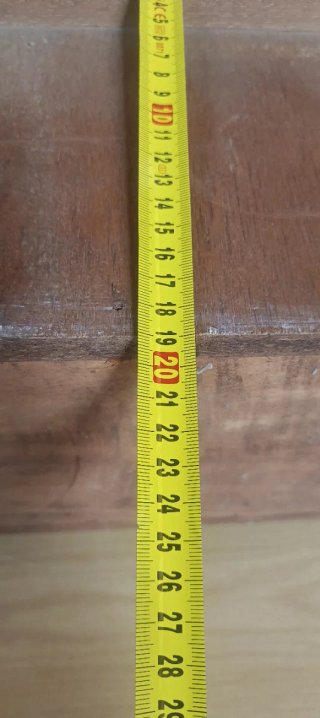 Percha antigua de madera tallada