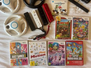 Nintendo Wii con mandos y juegos