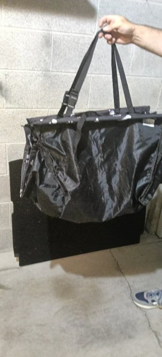 Trasportino auto cane nero con ossa