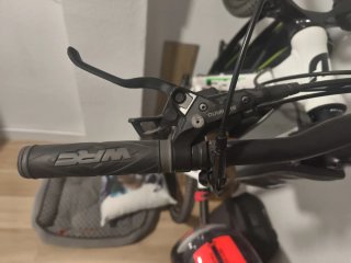Bicicleta de montaña blanca