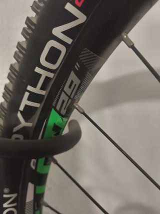 Bicicleta de montaña blanca