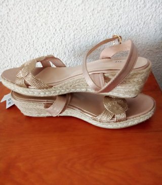 Sandalias cuña beige/doradas HITMARS talla 40