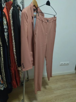 Traje sastre rosa TRUCCO