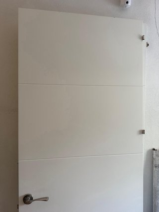Puerta blanca maciza con block