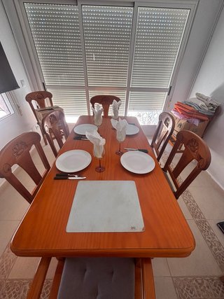 Mesa comedor y 8 sillas pino