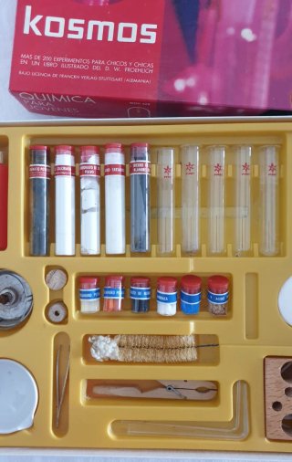 JUEGO KOSMOS QUÍMICA PARA JÓVENES