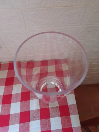 Jarrón de cristal transparente